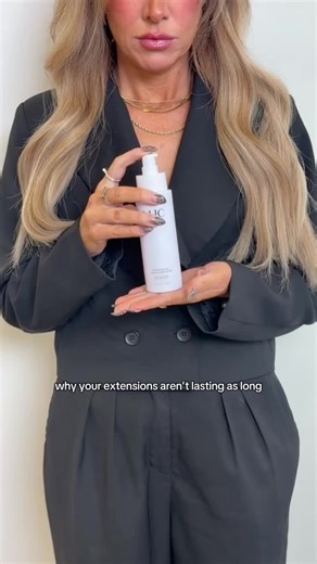 If you’re not using hair oil on your extensions, they’ll dry out faster and won’t last as long. Oiling the mid-lengths and ends keeps hair extensions soft, protected, and wearable for months longer. #LacedHairExtensions #HairExtensions #ExtensionCare #LacedHairCare #growyourhair