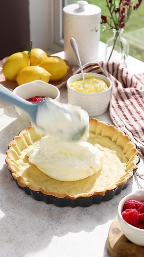 Lemon Raspberry Cheesecake Pie is delicious and easy to put together 🍋 | Pies and Tacos