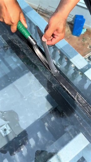 Replace Windows Easily with Multi-Functional Caulk Knife