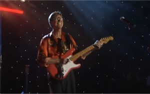 摇滚史08:1960年6月，器乐摇滚The Shadows（影子）乐队单曲“Apache”发行。连续五周蝉联英国单曲排行榜冠军。