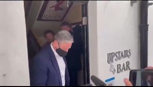 173K views · 4.4K reactions | Wielka Brytania, 19 kwietnia 2021. Właściciel pubu wyrzuca ze swojego pubu Keira Starmera, obecnego premiera Wielkiej Brytanii, znienawidzonego przez naród za komunistyczny zamordyzm: "Temu mężczyznie nie wolno wejść do mojego pubu! Wynocha z mojego pubu!" [red. -Personel WC] | The Wojciech Cejrowski | Facebook