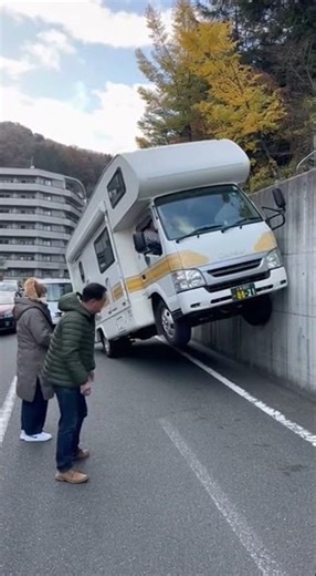 キャンピングカーが道路で詰まってた… #ドラレコ #事故 #トラック #ダンプ #事故映像