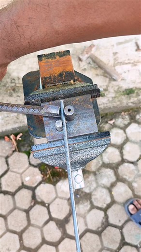 He made a window restraint #geniusidea #welding #window #welderskills #metal | Wawan Dwi