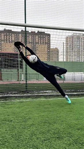 Мы дали перчатки БЕЗ СЦЕПЛЕНИЯ вратарям московской академии клубной лиги