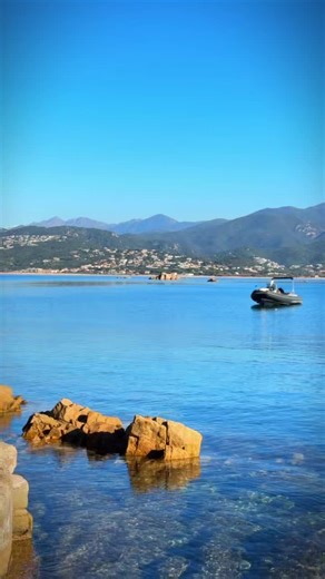 Corsica2a on Instagram: "Découvrez un panorama depuis la pointe d’Isolella, sur la presqu’île d’Isolella, commune de Pietrosella, en Corse du Sud. Vue sur les plages, les criques et le golfe d’Ajaccio. Idéal pour les amateurs de mer, nature et paysages corses. Abonnez-vous pour plus de vidéos sur les panoramas et paysages naturels en Corse. #Isolella #Corse #GolfeAjaccio #Plage #Nature"