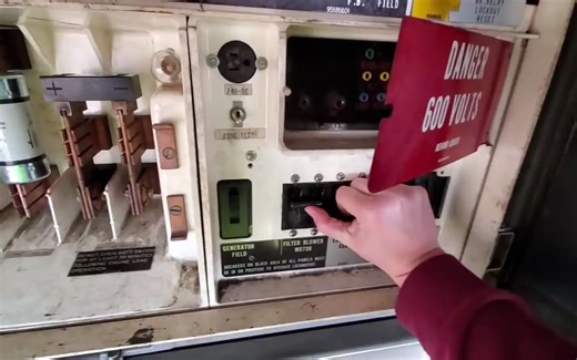 EMD SD60机车3800马力发动机的完全启动