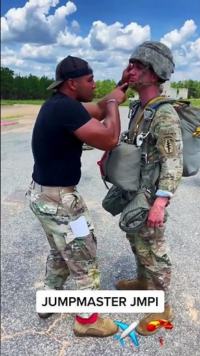 Jumpmaster Prepares Soldier for the Drop — Every Detail Matters✅🪂