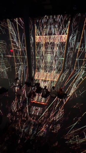 ARTECHOUSE ® on Instagram: "Dive into the infinite mirror room⚜️ Quantum Stargate by @davidariew takes visitors on a meditative journey to another dimension through ethereal realms that could never be visited otherwise. The powerful golden light and infinite unfolding details are the mirror experience of staring into the void. This is a healing experience that will immediately get you out of your head and into your heart, bringing transmissions from this divine realm into our reality. ARTECHOUSE