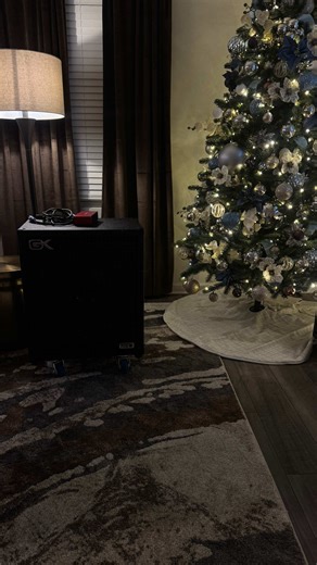 Groovy Christmas Music with Gallien-Krueger