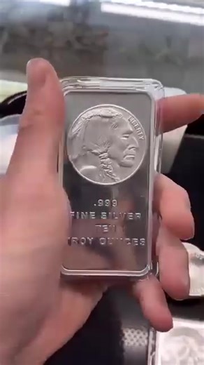 Since 1973, SilverTowne Mint has been crafting premium silver bullion in Winchester, Indiana, with a commitment to the highest quality standards. Our Buffalo Silver Bar embodies the essence of American heritage, featuring iconic Native American chief portraits and "Black Diamond" the bison. Perfect for collectors and investors alike, these 10 oz bars not only offer a glimpse into history but also serve as a valuable asset for the future. 👉👉 Order yours today and add a piece of American legacy 