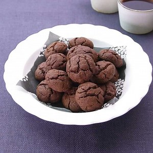 ホットケーキミックスでお手軽！ ソフトココアチョコクッキーのレシピ動画・作り方 | デリッシュキッチン