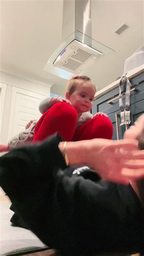 Our daily workout and beeing silly. Love her giggles! #baby #bebe #workout