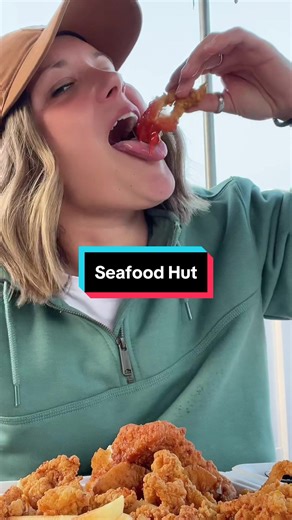 Come along with me to The Seafood Hut in Fairhaven, Massachusetts! The South Coast of Massachusetts is well known for it’s seafood and The Seafood Hut doesn’t dissapoint!