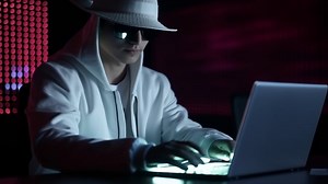 Navegar las profundidades de internet: qué son la Dark Web y la Deep Web y cuáles son los riesgos de usarlas