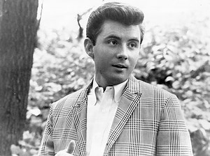 Former teen idol singer’s wife announces his death