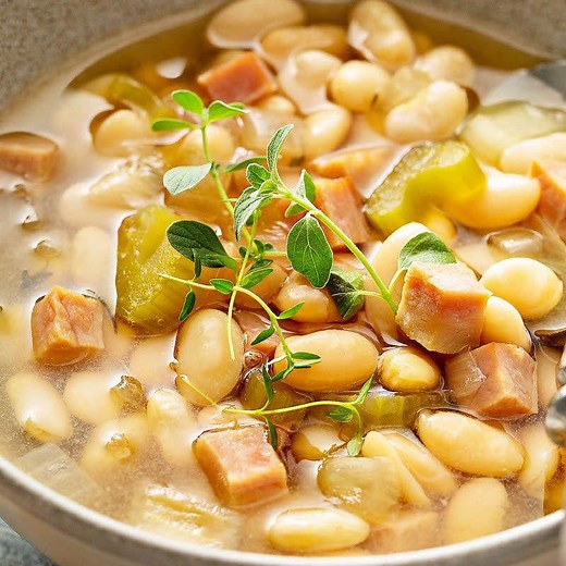 319K views · 106 reactions | This EASY Slow Cooker Ham and Bean Soup is made with dry beans and a delicious Smithfield ham steak! Add everything to the slow cooker in the morning and come home to a warm bowl of comfort! FULL RECIPE: https://thenovicechefblog.com/slow-cooker-ham-bean-soup/ | The Novice Chef | Facebook