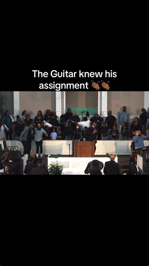 When the Spirit takes over🎬#gospel #praise #guitar#fyp #churchtiktok