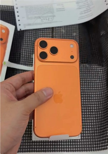 Unboxing iPhone 17 Pro Max Cosmic Orange