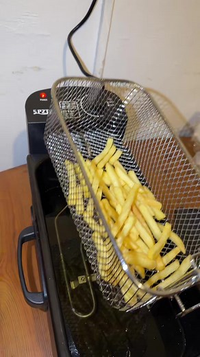 Deep frayer with 3 L capacity. #frayer #deepfrayer #frying #cookinghacks #cooking