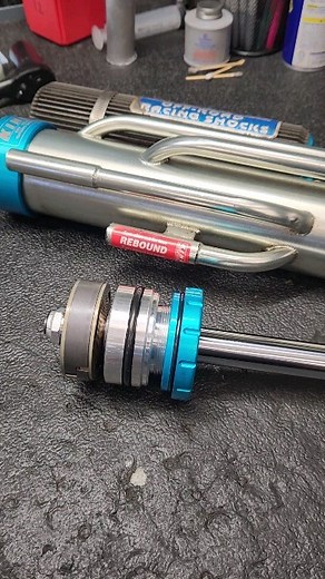 How a bypass shock works. 👨‍🔧 Follow for more tech 👉 @filthymotorsports Follow Shock Service 👉 @shockservicellc Follow Crawlpedia 👉 @crawlpedia1 #filthymotorsports #kingshocks #shockservice #shockservicellc #shocktuning #bypassshocks #desertracing #offroad @kingshocks | Filthy Motorsports