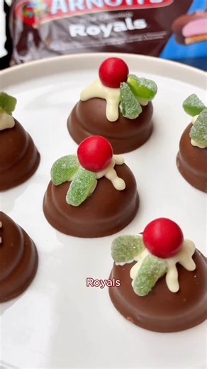 Arnott's Biscuits on Instagram: "Looking for a fun way to keep the kids entertained? They’ll love these mini Christmas puddings! They’re quick, easy and so cute! 🎅✨ You’ll need: 100g white chocolate melts Arnott’s Chocolate Royals biscuits Red Choc balls/buttons Spearmint leaves (cut smaller) 1. Melt white chocolate in the microwave, stirring every minute. 2. Spoon into a plastic bag, snip the corner, and pipe on top of each biscuit so it drips like custard. 3. Add your toppings as holly. #arno