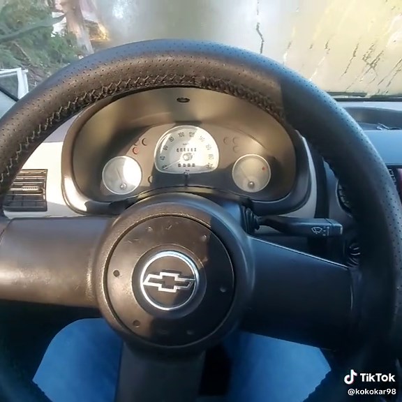 Solución de fallas en Chevy C2: luces y claxon