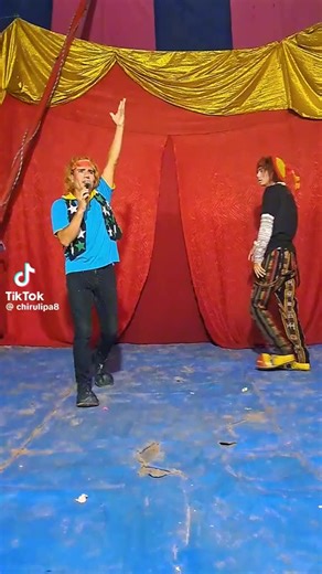 Risas y diversión en el circo para el público de los hermanos Cáceres