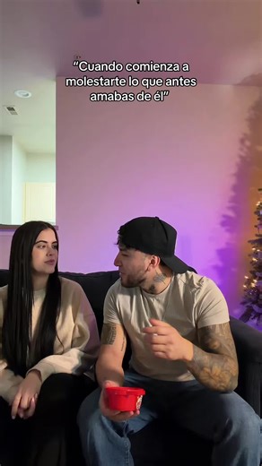 @Andrés Alvarado Un día te empieza a molestar lo que antes amabas de él. Y no porque seas fría… sino porque dejaste de conformarte. Cuando el amor ya no suma, el corazón también se cansa.