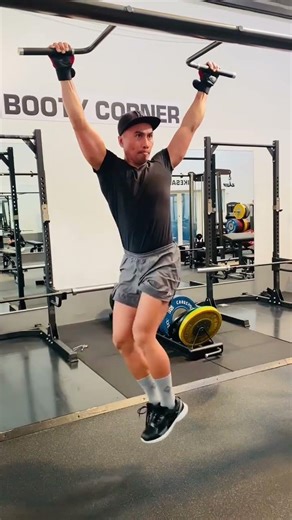 Control Rotation. Core Power.Hanging Knee Wipers #abdominalworkout #abstraining