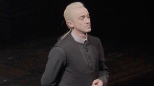 啊啊啊！马尔福回来了！Tom Felton加盟百老汇舞台剧《哈利波特与被诅咒的孩子》回归扮演马尔福首秀官摄片段曝光！全场欢呼！