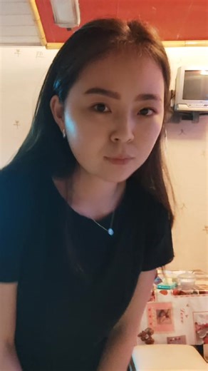 Captivating Slow Motion Hand Movements with Style