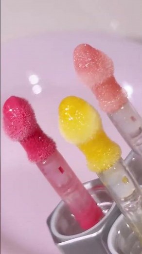 Dewy, glossy, unstoppable 💧💋