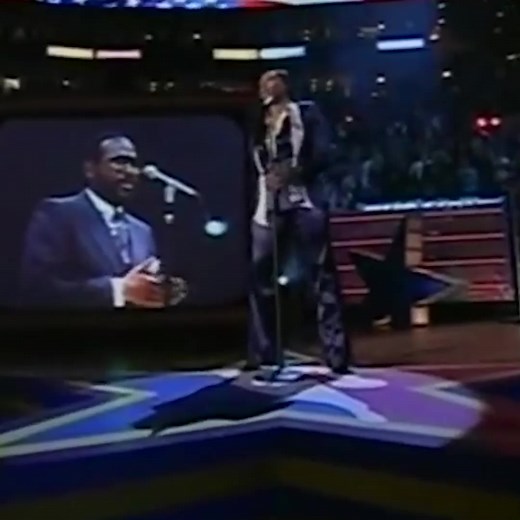 Rewatch Nona Gaye harmonize with her late father’s legendary performance of “The Star-Spangled Banner” at the 2004 NBA All-Star Game. #MarvinGaye #FourthOfJuly #IndependenceDay #NationalAnthem #StarSpangledBanner #AllStarGame | Marvin Gaye