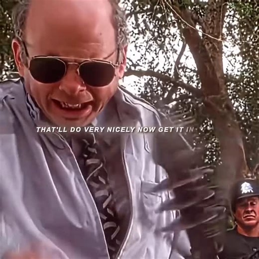 Crazy 1999 on Instagram: "My Favorite Martian is a 1999 sci-fi comedy inspired by the classic TV series of the same name. The film follows the story of an eccentric Martian who accidentally lands on Earth after his spaceship crashes. There, he meets Tim O’Hara, a young journalist who decides to help him hide from the authorities and find a way back to Mars. Along the way, the two face humorous and unexpected situations caused by the alien’s advanced technology and unusual behavior. The film blen