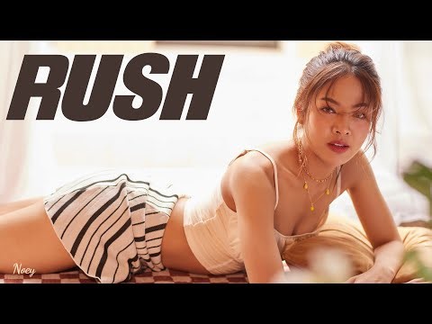 เนย กรกนก RUSH In Campus แฟชั่นที่จะมาให้ความอบอุ่น