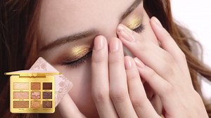 9-Color Eyeshadow Palette, Highly Pigmented Matte & Shimmer, Long-Lasting Waterproof Makeup, Portable Compact for Everyday Use