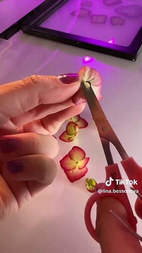 I can buy myself flowers, and darkroom-print them too 🌸 #arttok #filmphotography #darkroomphotography #darkroom #artprints