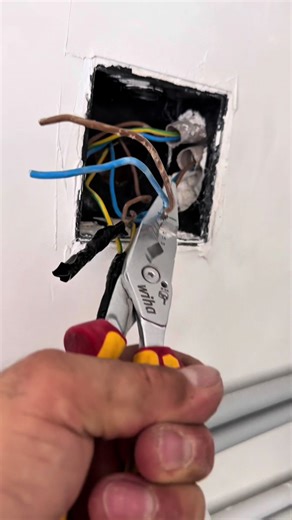Using Wiha 8 in 1 Pliers for Efficient Cable Pulling