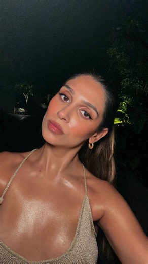 Akanksha Lamba on Instagram: "Unrealistic dreams built my real life💭 #selfbelief #thatgirl #growthjourney #dreamchaser #manifesting #hustle"