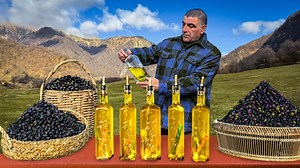 Handmade Extra Virgin Olive Oil: Ancient Tradition in Action!