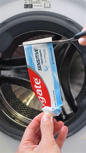 21K views · 26 reactions | Use leftover toothpaste to clean your washing machine! 瘟狀 This simple trick removes odor and grime — your washer will look brand new again! ✨ #washingmachinecleaning #laundryhack #cleaningtips #toothpastehack #drumcleaning | Quick TipZip | Facebook