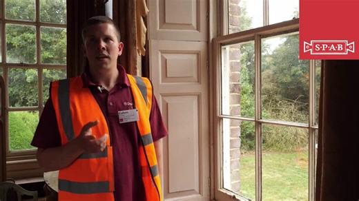 Historic windows are precious. They can also be vulnerable to weather and wear and tear, which can cause draughts and poor energy efficiency. Luckily, they can almost always be repaired rather than replaced! Decide what repairs are needed before embarking on any draughtproofing measures. Is a build-up of paint preventing your windows from closing properly? Do they need repair or repainting in the spring? Look for damage, rot or rust. 👀 You can keep your timber or metal window frames in good con