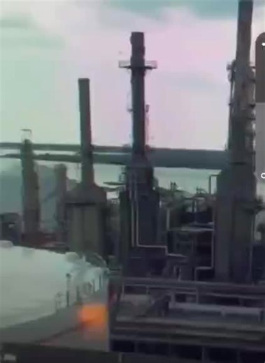 #light #oil #fire #explosion #lightening #trending #fyp #crazy #gas