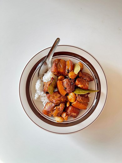doobydobap on Instagram: "Simmered low and slow the pork belly will literally melt in your mouth. The rendered pork fat gives the sauce a glossy edge that's perfect for smothering your rice in, and the black peppercorns give the dish a refreshing spice from time to time. This is the first time I’ve posted a non-eastern Asian dish on my channel. I’m not Filipina, and I felt I had no authority to tell people how to make a dish. For instance, if someone who had never spent time in Korea or worked i