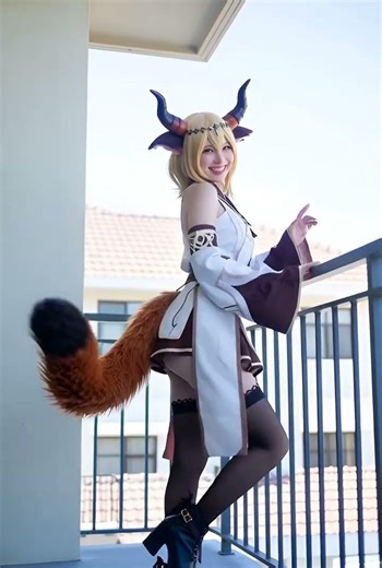 cute cosplayer blow a kiss #cosplay #dance