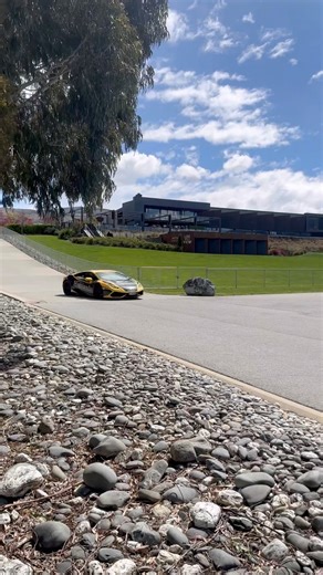 Lamborghini Huracán 5.2 V10 on the track #supercars #supercar #lamborghini #lambo #v10 #cars #fast
