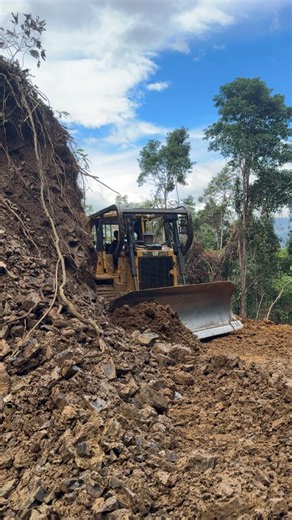 CAT D6R XL Bulldozer Process Quickly Building Plantation Roads