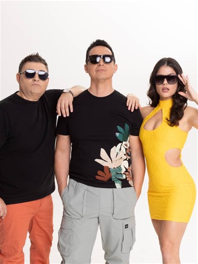 🌟 ¡Luz, cámara, acción en Yam TV Live! 🌟 🎙 Ysaac Álvarez, la voz inconfundible que te acompaña con cada palabra y te lleva a vivir historias increíbles. 💫 Grecia Salamón, la presentadora que con su carisma y pasión enciende la pantalla. 🎉 Jorge Velásquez, el animador que aporta la chispa y el entusiasmo para garantizar que cada momento es memorable. Son el equipo estelar de #YamTVLive, y están aquí para asegurar que tu día esté lleno de diversión, aventura y emoción. Prepárate para reír, em