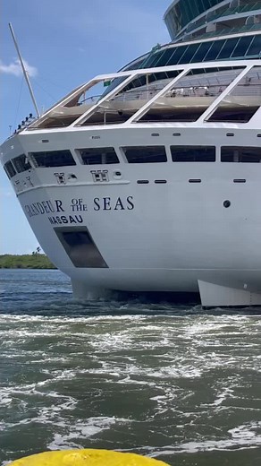 Grandeur of the Seas is a Vision-class cruise ship owned and operated by Royal Caribbean International. Features include a full-service spa, six whirlpools, an outdoor jogging track and a number of bars and restaurants. . . #cruise #cruiseship #royalcaribbean #grandeuroftheseas