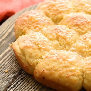 These Cheese Stuffed Garlic Rolls 😋 are even better than garlic bread because they have a surprise in the middle. When you bite into them, you will find warm ooey, gooey, stringy Mozzarella cheese🧀 in the center and sprinkled with delicious parmesan cheese to top it off. RECIPE HERE: https://princesspinkygirl.com/stuffed-parmesan-rolls/ | Princess Pinky Girl